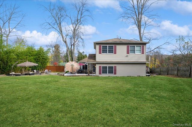 25 Foxwood Road, West Nyack, NY 10994