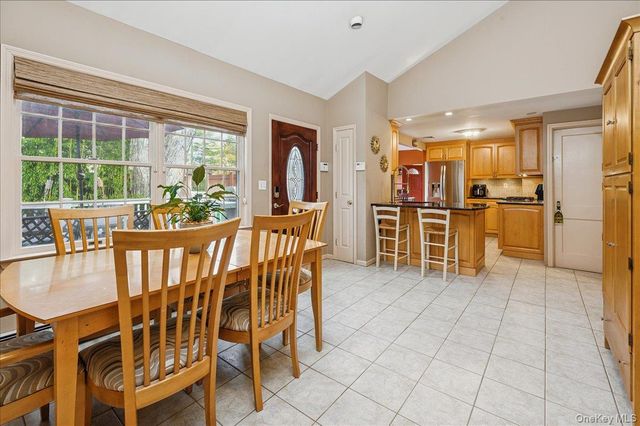 25 Foxwood Road, West Nyack, NY 10994