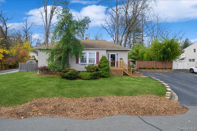 25 Foxwood Road, West Nyack, NY 10994