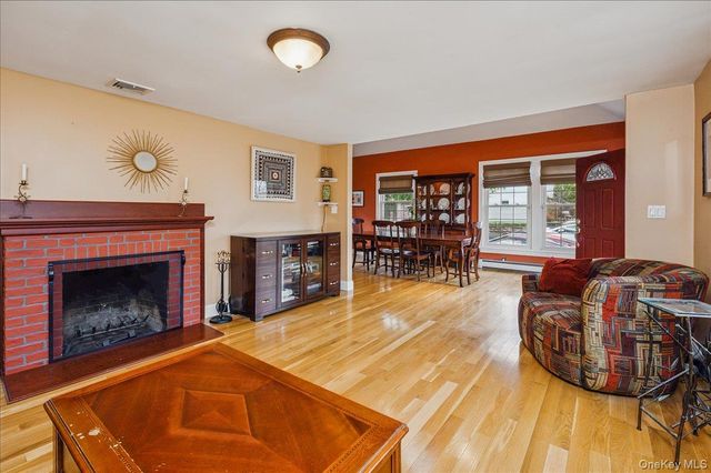 25 Foxwood Road, West Nyack, NY 10994