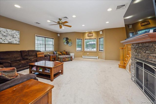 25 Foxwood Road, West Nyack, NY 10994