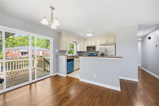 1027 Barry CT, Hampton, VA 23666