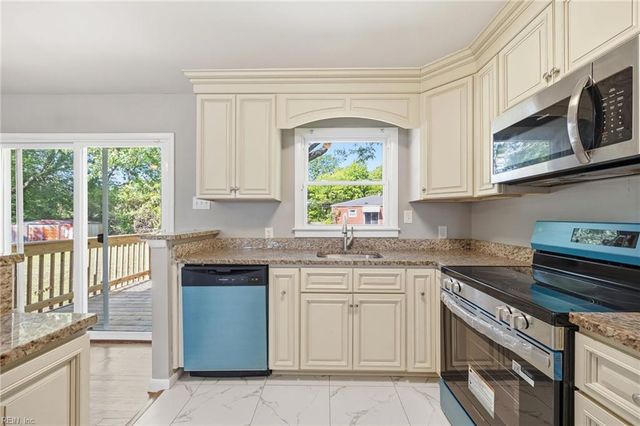 1027 Barry CT, Hampton, VA 23666