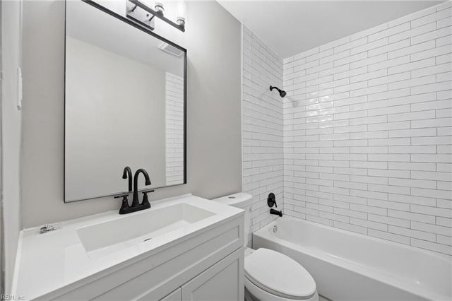 1027 Barry CT, Hampton, VA 23666