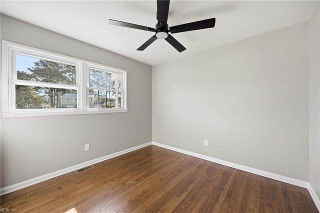 1027 Barry CT, Hampton, VA 23666