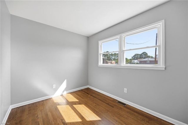 1027 Barry CT, Hampton, VA 23666