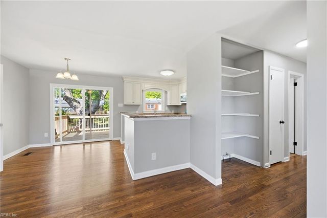 1027 Barry CT, Hampton, VA 23666