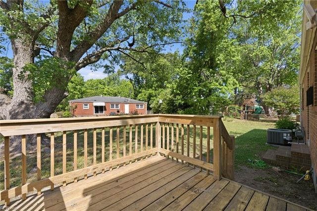 1027 Barry CT, Hampton, VA 23666