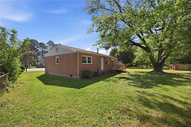 1027 Barry CT, Hampton, VA 23666