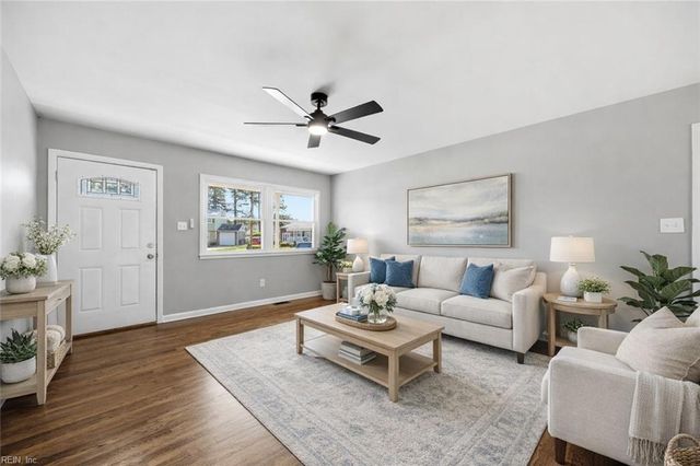 1027 Barry CT, Hampton, VA 23666