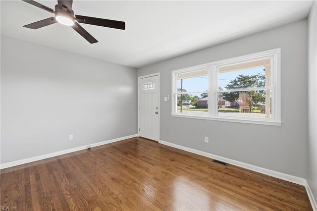 1027 Barry CT, Hampton, VA 23666