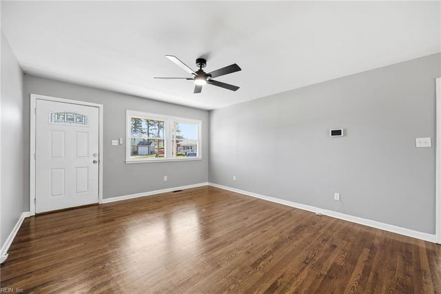 1027 Barry CT, Hampton, VA 23666