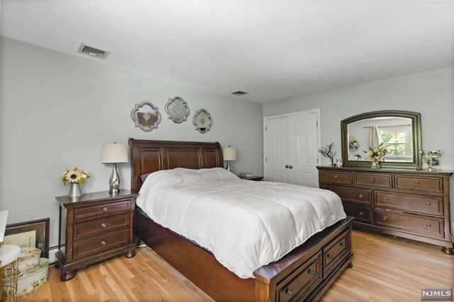 21 Cedar Lane, Roseland, NJ 07068