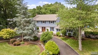 21 Cedar Lane, Roseland, NJ 07068