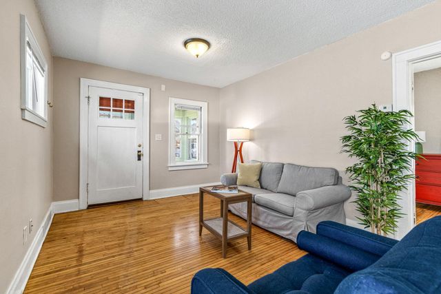 1856 Orange Avenue E, Saint Paul, MN 55119