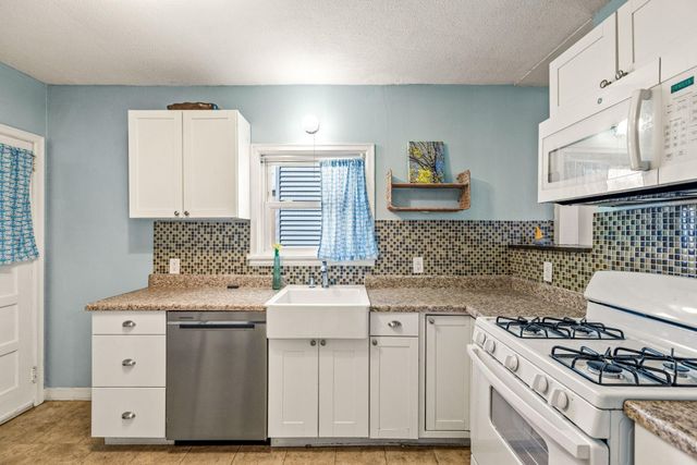 1856 Orange Avenue E, Saint Paul, MN 55119