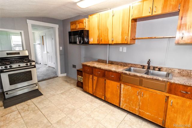 6 Law Street, Lapeer, MI 48446