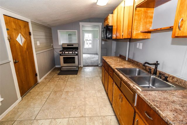 6 Law Street, Lapeer, MI 48446