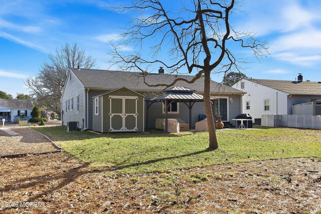 5 Sheepshead Drive, Toms River, NJ 08757