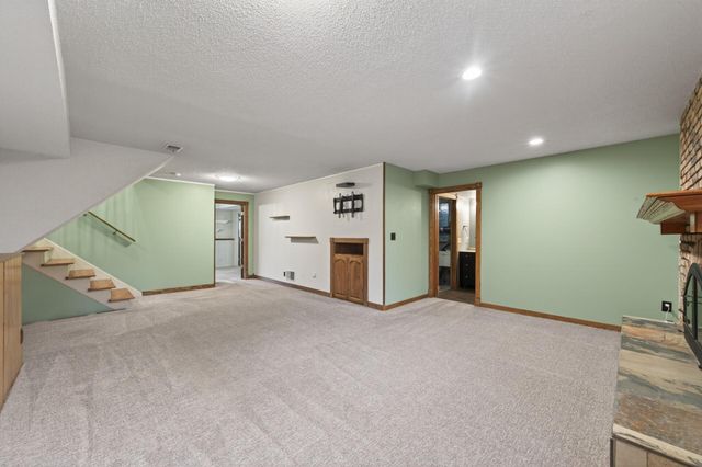 8381 Knollwood Drive, Mounds View, MN 55112