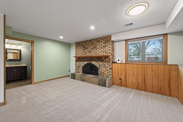 8381 Knollwood Drive, Mounds View, MN 55112