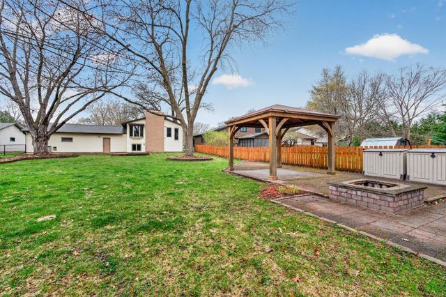 8381 Knollwood Drive, Mounds View, MN 55112