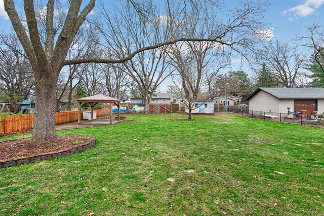 8381 Knollwood Drive, Mounds View, MN 55112