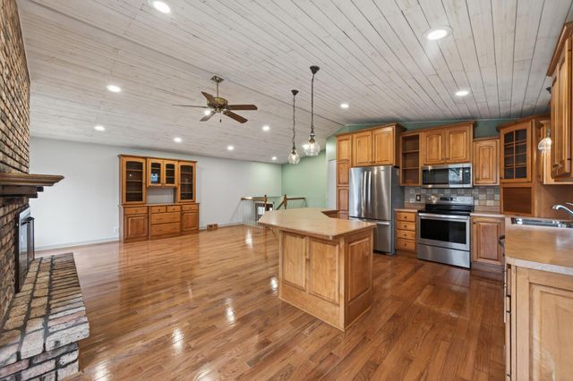 8381 Knollwood Drive, Mounds View, MN 55112