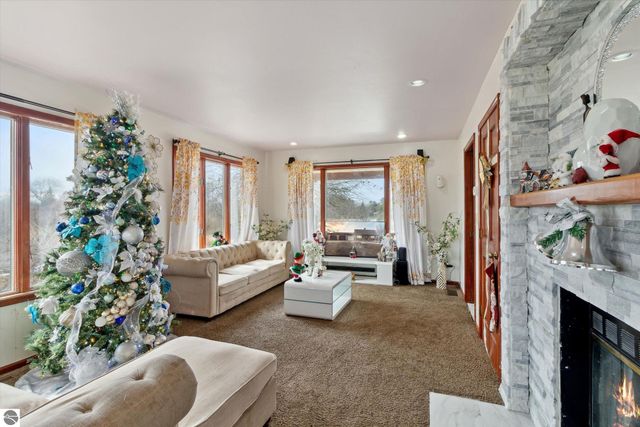 287 W Saint Charles Road, Ithaca, MI 48847