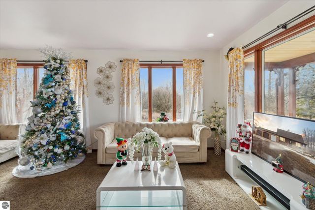 287 W Saint Charles Road, Ithaca, MI 48847