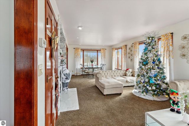 287 W Saint Charles Road, Ithaca, MI 48847