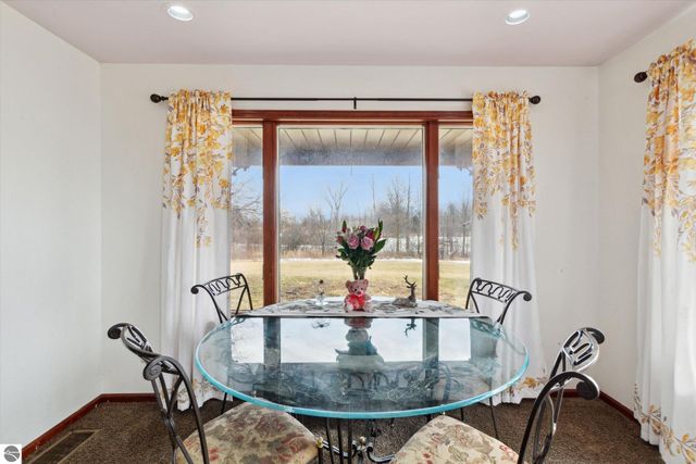 287 W Saint Charles Road, Ithaca, MI 48847