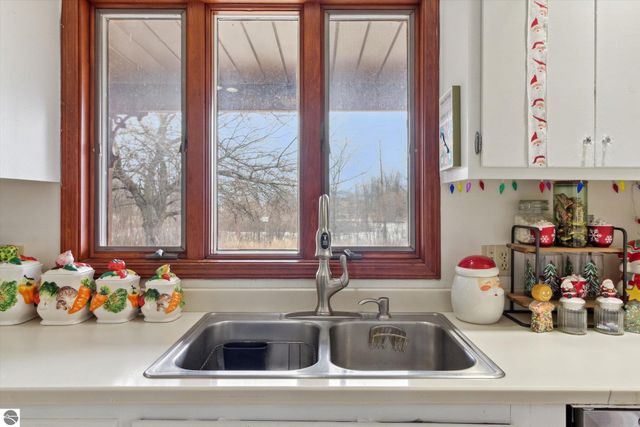 287 W Saint Charles Road, Ithaca, MI 48847