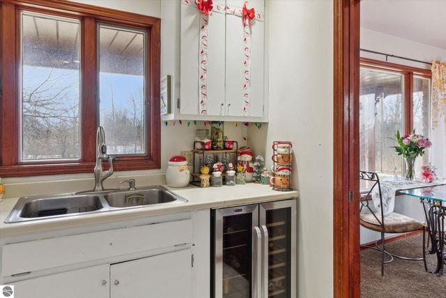 287 W Saint Charles Road, Ithaca, MI 48847