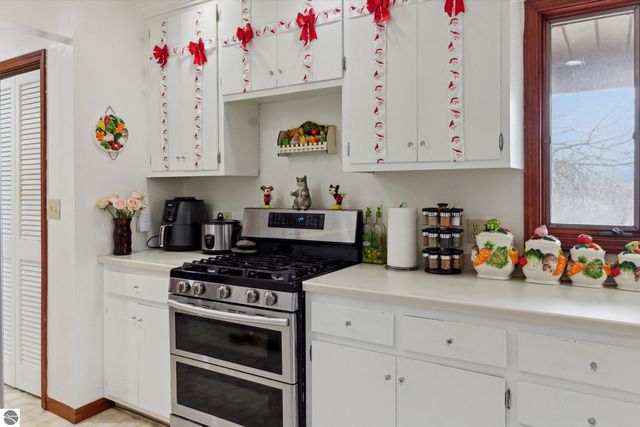 287 W Saint Charles Road, Ithaca, MI 48847