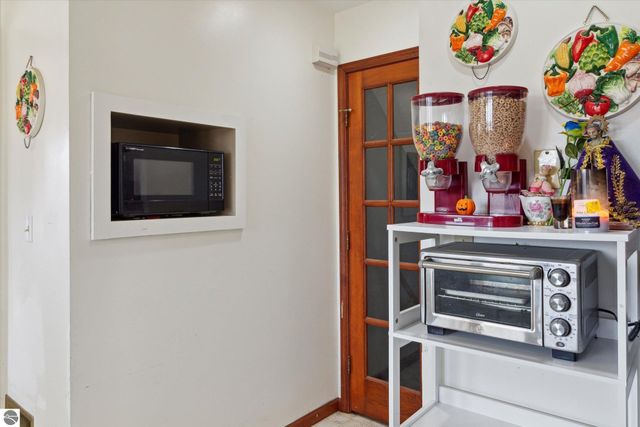 287 W Saint Charles Road, Ithaca, MI 48847