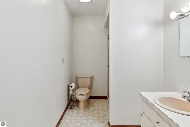 287 W Saint Charles Road, Ithaca, MI 48847