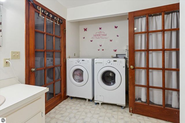 287 W Saint Charles Road, Ithaca, MI 48847