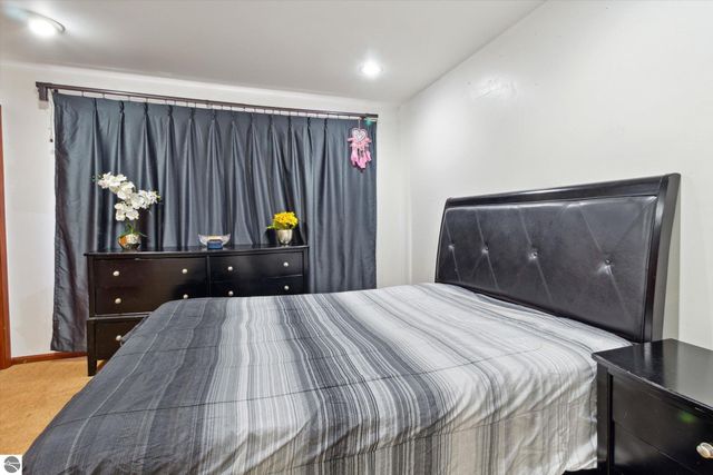 287 W Saint Charles Road, Ithaca, MI 48847