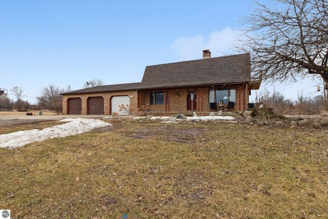 287 W Saint Charles Road, Ithaca, MI 48847