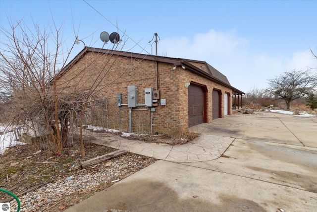 287 W Saint Charles Road, Ithaca, MI 48847