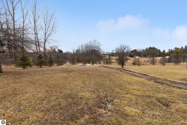 287 W Saint Charles Road, Ithaca, MI 48847