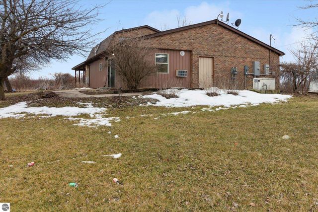 287 W Saint Charles Road, Ithaca, MI 48847