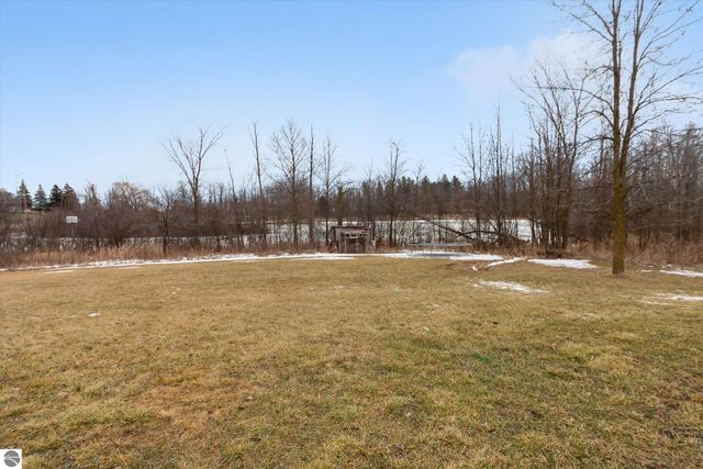 287 W Saint Charles Road, Ithaca, MI 48847