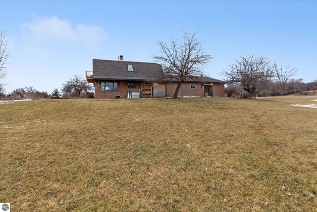 287 W Saint Charles Road, Ithaca, MI 48847