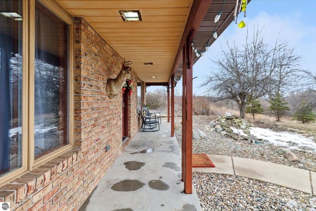 287 W Saint Charles Road, Ithaca, MI 48847