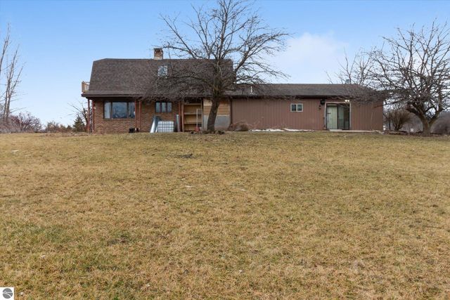 287 W Saint Charles Road, Ithaca, MI 48847
