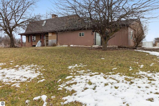 287 W Saint Charles Road, Ithaca, MI 48847