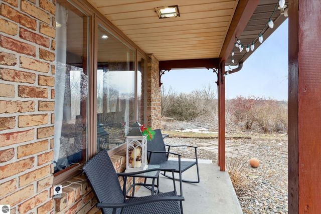 287 W Saint Charles Road, Ithaca, MI 48847