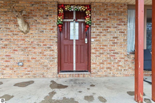 287 W Saint Charles Road, Ithaca, MI 48847